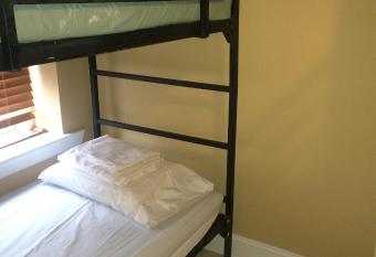 DC International Hostel 2 allows 18 year olds to book a room