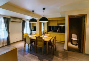 Moon Dragon Hotel has Balcony rooms