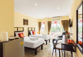 Le Hua Hotel has Balcony rooms