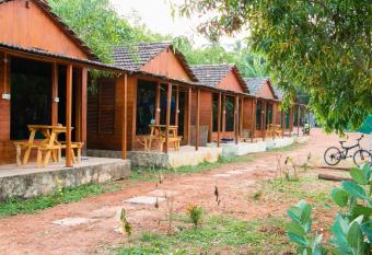 Wonderland Hostel has Smoking/Balcony rooms