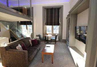 Court Residence Aparthotel allows 18 year olds to book a room