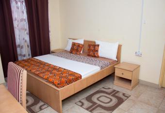 Jayliz Lodge Tema allows 18 year olds to book a room