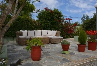 Varkiza s Cottages has Balcony rooms