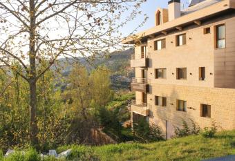 Austria Luxury Apartments, Faraya has rooms with a private hot tub