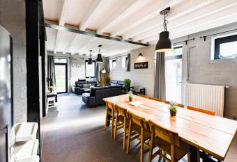 DE SMISHOEVE met speelruimte, dieren en wellness has Balcony rooms