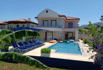 Rota Villalari has Balcony rooms