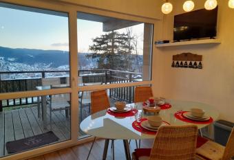 Le Lougo has Balcony rooms