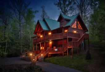 Smoky Mountain Getaway has Balcony rooms