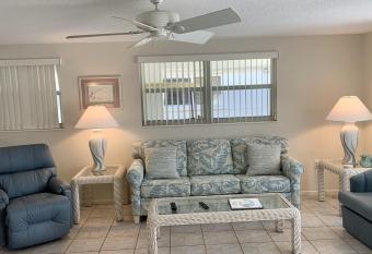 Island House Beach Resort 23 has Balcony rooms