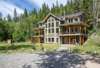 Peaks Bed and Breakfast allows 18 year olds to book a room