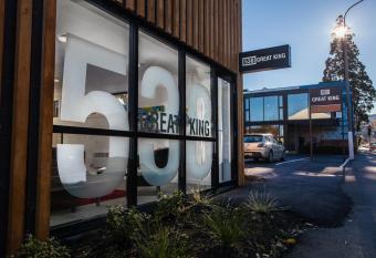 538 Great King Motel allows 18 year olds to book a room