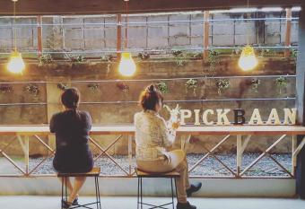 Pickbaan allows 18 year olds to book a room