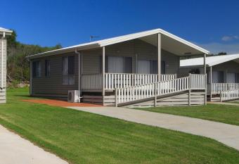 Corrimal Beach Tourist Park has Balcony rooms