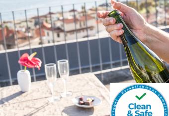 Apt. Downtown 2 has Balcony rooms