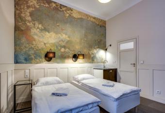 Apartamenty Mickiewicza allows 18 year olds to book a room