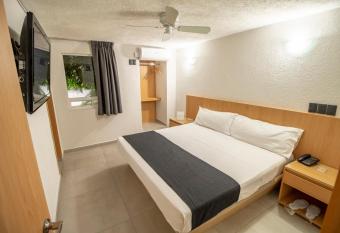 Hotel Emperador centro Guadalajara y Remodelado allows 18 year olds to book a room