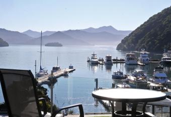 Picton Waterfront Apartments has Balcony rooms