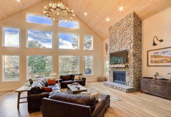 River Rock Retreat has Balcony rooms