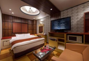 Hotel Noanoa allows 18 year olds to book a room