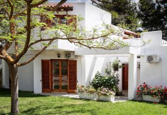 Eretria Park Studios has Balcony rooms