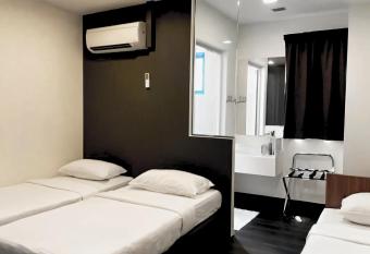 L Hotel at 51 Desker allows 18 year olds to book a room