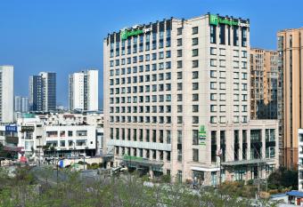 Holiday Inn Express Chengdu Huanhuaxi, an IHG Hotel allows 18 year olds to book a room