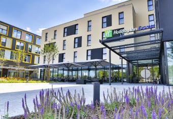 Holiday Inn Express Karlsruhe - City Park, an IHG Hotel allows 18 year olds to book a room