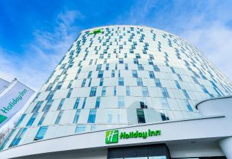 Holiday Inn Hamburg - City Nord, an IHG Hotel allows 18 year olds to book a room