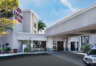 Crowne Plaza Costa Mesa Orange County By IHG allows 18 year olds to book a room