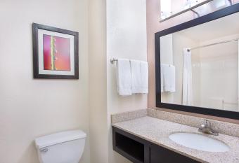 Holiday Inn Express & Suites Murphy By IHG allows 18 year olds to book a room