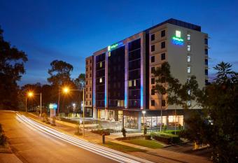 Holiday Inn Express Sydney Macquarie Park, an IHG Hotel allows 18 year olds to book a room