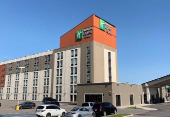 Holiday Inn Express & Suites Toronto Airport West By IHG allows 18 year olds to book a room