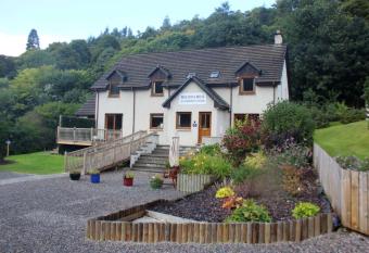 Bracarina House Bed & Breakfast & Caledonian Studio allows 18 year olds to book a room