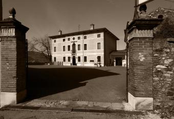 Albergo Ristorante Giulietta e Romeo has Balcony rooms