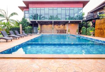 Capital O 727 Be One Resort allows 18 year olds to book a room