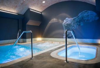 Hotel Plaza Mercado & Spa allows 18 year olds to book a room