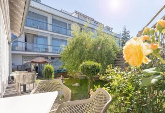 Villa St Maria allows 18 year olds to book a room