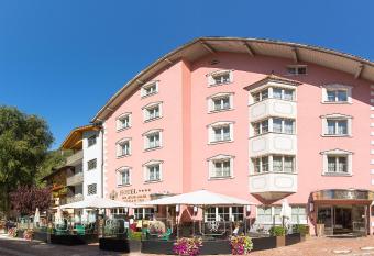 Cityhotel Goldener Adler B&B has Balcony rooms