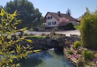 Chambre d H  te Les Ondines allows 18 year olds to book a room