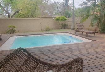 Gecko Cottage has Balcony rooms