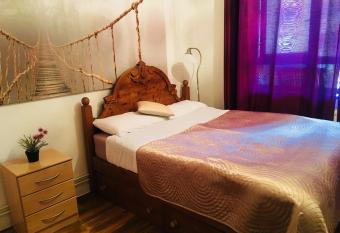 Chadswell House has Balcony rooms