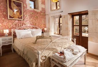 Hamam Suites Sifaka has Balcony rooms