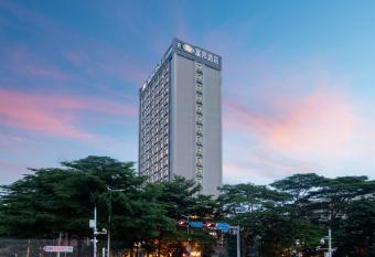 Fortune Land Shenzhen allows 18 year olds to book a room