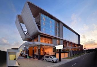 The Atrium Hotel & Resort Yogyakarta allows 18 year olds to book a room