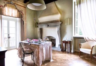 B&B Dimora Delle Donnole Bergamo Alta has Balcony rooms