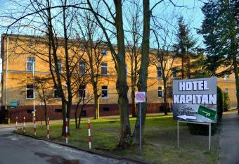 Hotel Kapitan allows 18 year olds to book a room