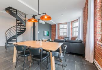 Les Lofts du Tr  sor - Par Les Lofts Vieux-Qu  bec has Balcony rooms