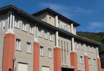 Hotel Elizalde allows 18 year olds to book a room