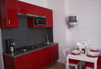Appartement Le Lavandou allows 18 year olds to book a room