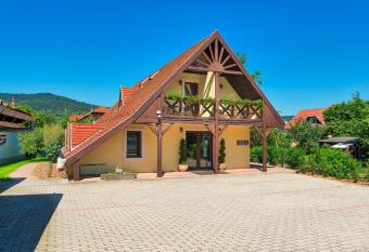 Honti Panzi   has Balcony rooms